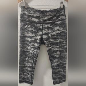Bundle of Two (2) Lululemon Womens Crop Capri Leggings Size 12